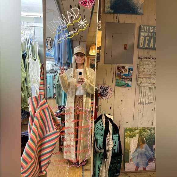 VAN_SOLEIL IS LIVE 💛✌🏽💛 LIKE TO BE NOTIFIED 🥳🥳🥳 - Picture 14 of 17